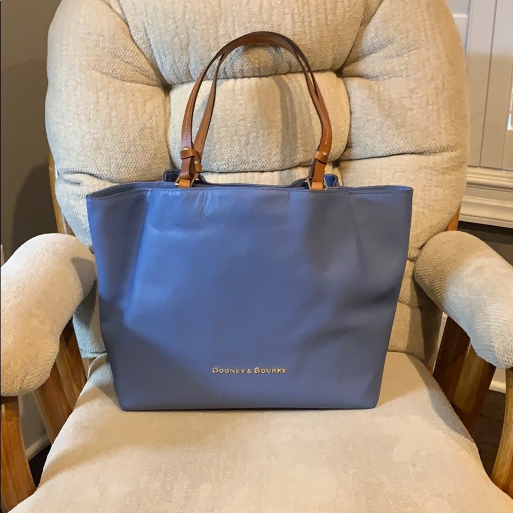 Dooney & Bourke City Barlow purse